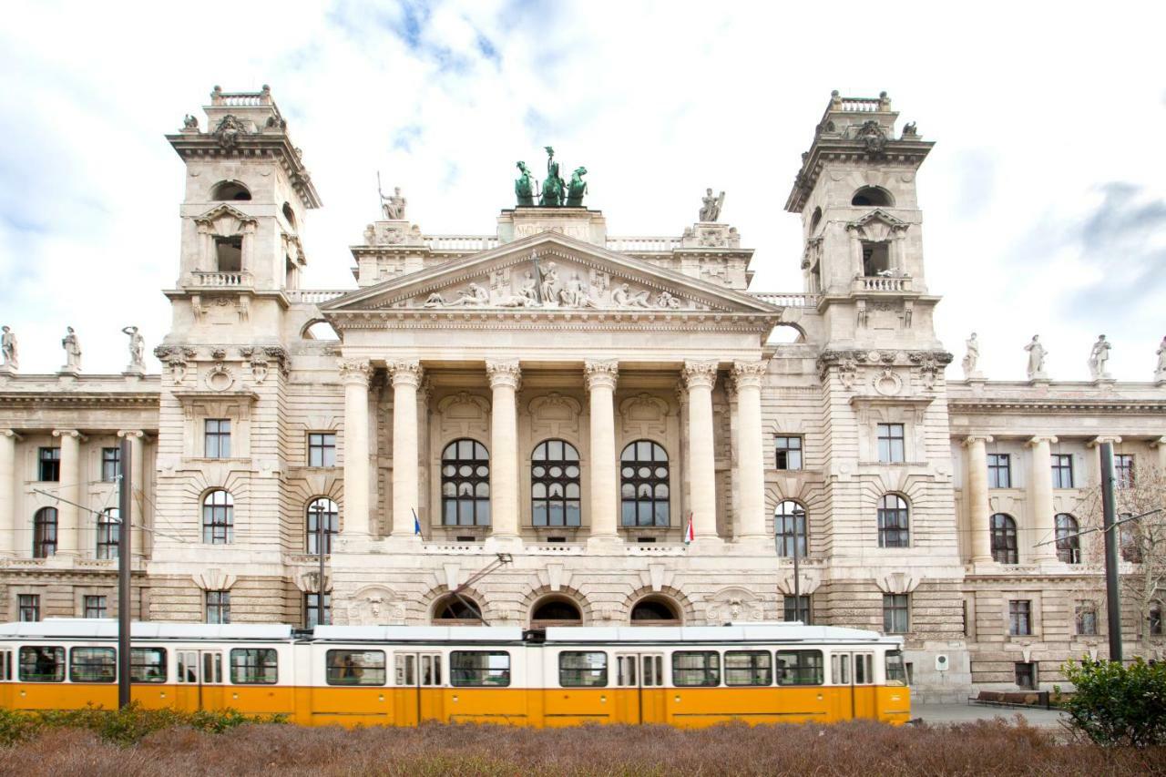 Atlanta Apartment Is In The Heart Of Budapest Exteriör bild